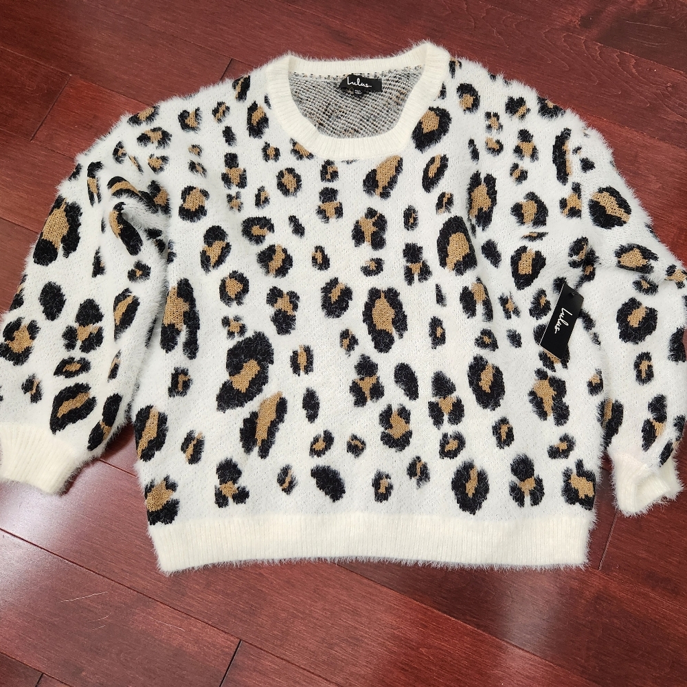 BRAND NEW Lulu's Leopard Print Fuzzy Sweater.